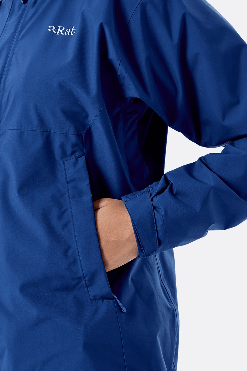 womens_downpour_eco_jacket_nightfallblue_qwg_83_nb_detail2_on_model-800x1200px.jpg